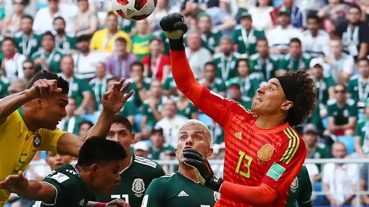 Ochoa Dünya Kupası'nda 6. kez eldiven giyerek tarihe geçiyor