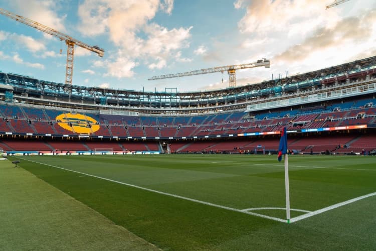 Camp Nou Civarında Maç Günü Kabusu: Semt Sakinleri İsyan Etti! '5 Saatte Ulaşıyoruz, Taşkınlıklar Bitmiyor!'